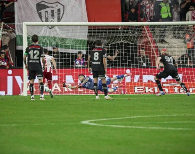 Diyarbakırlı kaleci Abdullah Yiğiter Konyaspor’a geçit vermedi