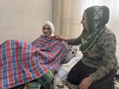 Diyarbakırlı Rahime yatalak annesine bakmak için evlenmedi 