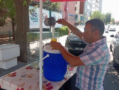 Diyarbakırlı Seyyar Esnaftan Gen&ccedil;lere Unutulmayacak Mesaj