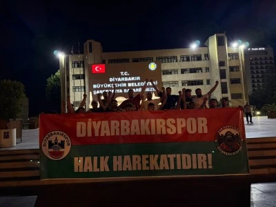 Diyarbakırspor Taraftarlarından DBB ve DTSO’ya Pankartlı Tepki