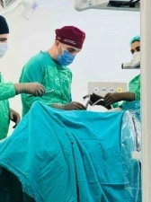 Diz ağrısı şikayetiyle hastaneye giden vatandaş kapalı yöntemle ameliyat edildi