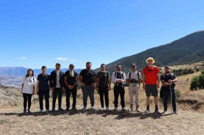 Doğaseverlerin zirveye zorlu yürüyüşü