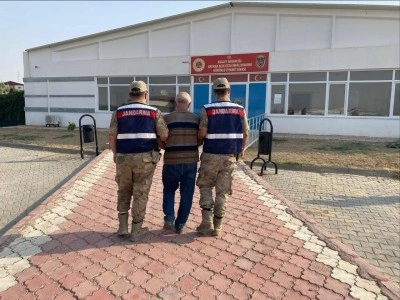 Dolandırıcılık aranıyordu kardeşinin evinde yakalandı