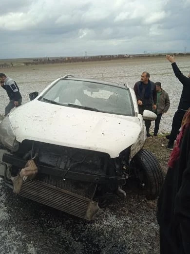 Dolu yağışı kazaya neden oldu: 2 yaralı