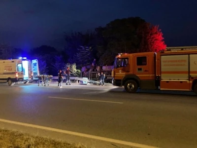 D&ouml;rtyol&rsquo;da devrilen tırın s&uuml;r&uuml;c&uuml;s&uuml; yaralandı