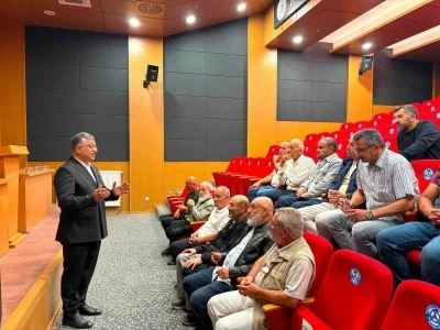 DP&Uuml; Rekt&ouml;r&uuml; Kızıltoprak, K&uuml;tahyalı esnaflarla bir araya geldi