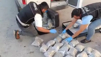 Dronla takip edilen minibüsten uyuşturucu çıktı