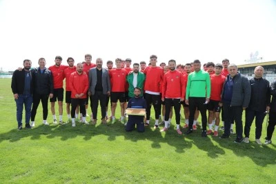 DTSO&rsquo;dan Diyarbekirspor&rsquo;a moral ziyareti: &ldquo;Bu takım yalnız değil&rdquo;