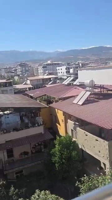 D&uuml;ğ&uuml;n kutlamasında havaya a&ccedil;ılan ateş mahalleliye korku yaşattı