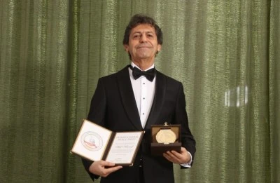 D&uuml;nyaca &Uuml;nl&uuml; Yazar Akif Manaf&rsquo;a Uluslararası Barış &Ouml;d&uuml;l&uuml;