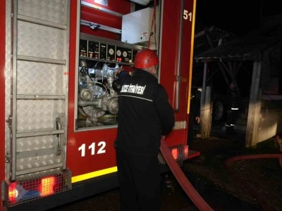 Düzce’de 2 katlı binada yangın çıktı