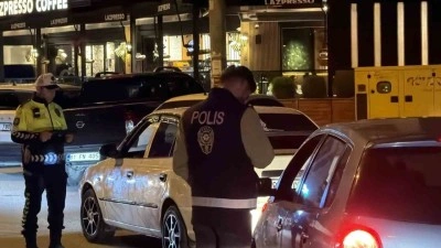 D&uuml;zce&rsquo;de ambulansa yol vermeyen s&uuml;r&uuml;c&uuml; sağlık kontrol&uuml;ne g&ouml;nderiliyor