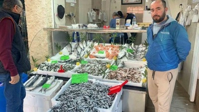 Düzce’de balık fiyatları düşerken, vatandaşlar balığa yöneliyor