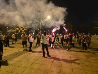 O ilimizde Fenerbah&ccedil;e Başkanı Aziz Yıldırım sevinci