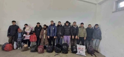 Edirne&rsquo;de 14 d&uuml;zensiz g&ouml;&ccedil;men yakalandı
