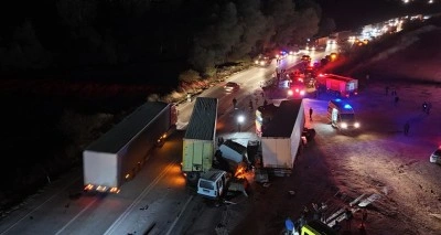 Edirne'de hatalı sollama zincirleme kazaya neden oldu: 1 &ouml;l&uuml;, 2 yaralı