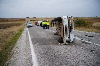 Edirne Musabeyli’de İki Otomobil Çarpıştı: 3 Kişi Yaralandı