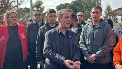 Efeler’deki maaş krizi ile ilgili Başkan Yetişkin işçilerle görüştü