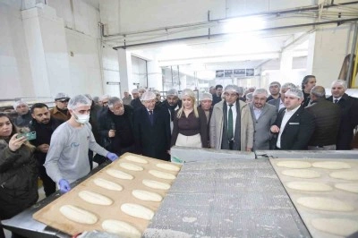 Ege’nin en büyük entegre ekmek üretim tesisi Merkezefendi’de açıldı