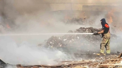&rsquo;Ege&rsquo;nin incisi&rsquo; İzmir&rsquo;in g&ouml;beğinde &ccedil;&ouml;pl&uuml;k yangını