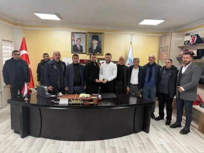 Eğil&rsquo;de Muhtarlardan Başkan Seydaoğlu&rsquo;na 10 Ocak İdareciler G&uuml;n&uuml; Plaketi