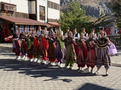 Halk Oyunları gençlerle yeniden hayat buldu