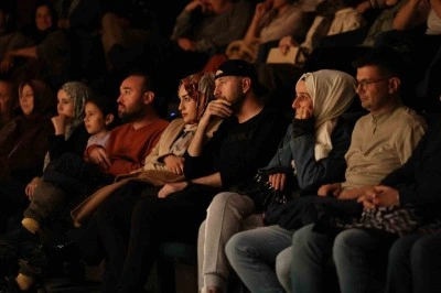 Ekim takvimi "M&uuml;kemmel Partner" tiyatrosu ile son buldu