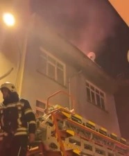 Elazığ’da 4 katlı apartmanda yangın paniği