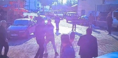 Elazığ’da bıçaklı, sopalı, fırın kürekli kavga: 3 kişi yaralı