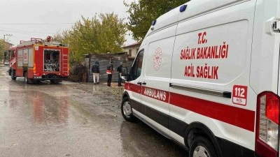 Elazığ&rsquo;da &ccedil;atı yangını: 1 kişi dumandan etkilendi