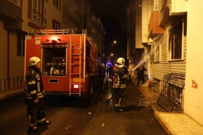 Elazığ&rsquo;da ev yangını: 2 kişi dumandan etkilendi