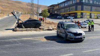 Elazığ’da Güney Çevre Yolu’nda Korkutan Kaza: 5 Kişi Yaralandı