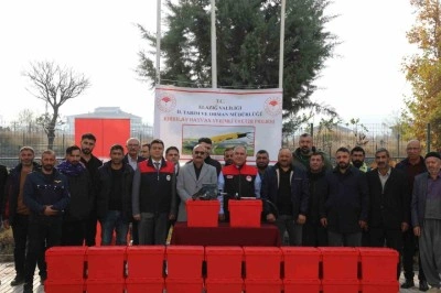 Elazığ’da hayvan üreticilerine kırkım makinası verildi
