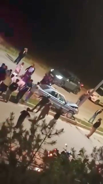 Elazığ&rsquo;da otomobil aydınlatma direğine &ccedil;arptı: 1 yaralı