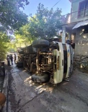 Elazığ’da su tankeri devrildi: 1 yaralı