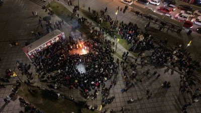 Y&uuml;zlerce kişi aynı anda halay &ccedil;ekti