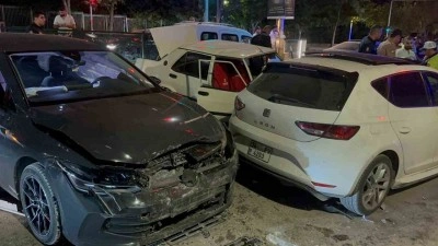 Zincirleme trafik kazasında 4 kişi yaralandı
