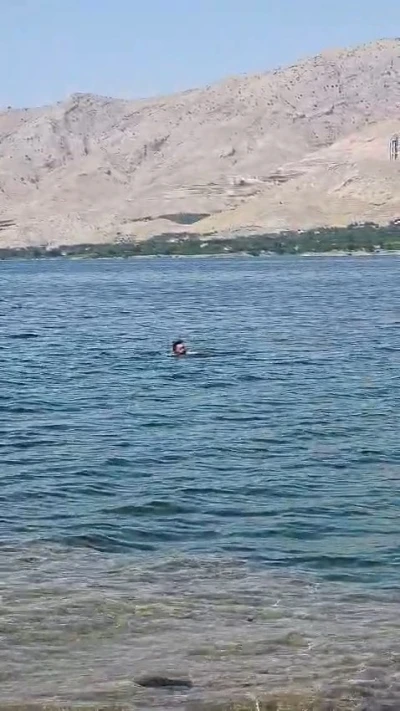 Elazığ&rsquo;dan Malatya&rsquo;ya y&uuml;zerek ge&ccedil;ti