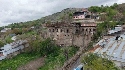 Nihat Bey Konağı bahar renklerine b&uuml;r&uuml;nd&uuml;