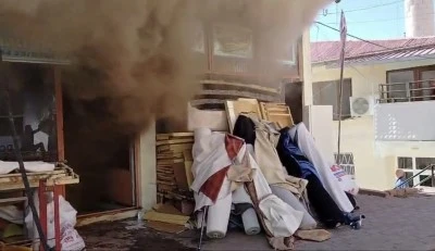 Elazığ Keban’da Çatı Yangını İş Yerine Sıçradı