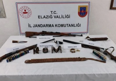 Elazığ Sivrice&rsquo;de Jandarmadan Silah Operasyonu: &Ccedil;ok Sayıda M&uuml;himmat Ele Ge&ccedil;irildi