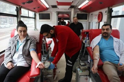 Elazığlı sağlık çalışanlarından örnek davranış: Kan bağışında bulundular