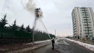 Elektrik Direğinde &Ccedil;ıkan Yangın Korkuttu