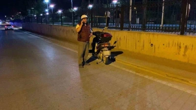 Elektrikli motosikletiyle alkoll&uuml; yakalandı, 52 bin lira ceza yedi