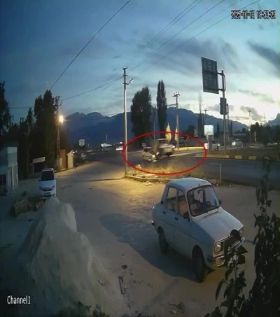 Elmalı’da Hafif Ticari Araç ile Otomobil Çarpıştı: 4 Yaralı