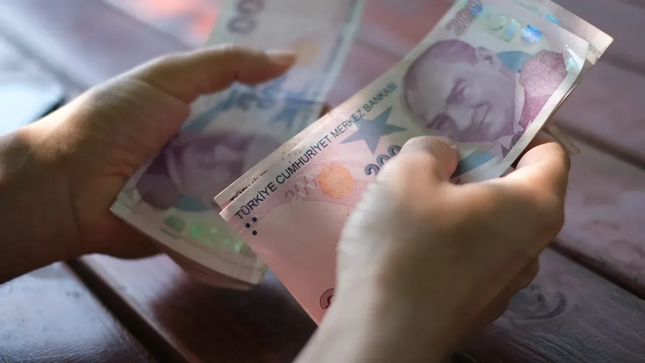 En d&uuml;ş&uuml;k emekli maaşı 20 bin lira oluyor