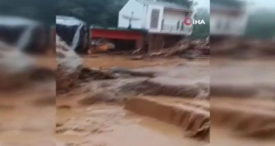 Endonezya'nın Kuzey Sumatra b&ouml;lgesinde sel: 17 &ouml;l&uuml;, 61 yaralı