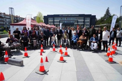 Engelli parkurunda empati yaptılar