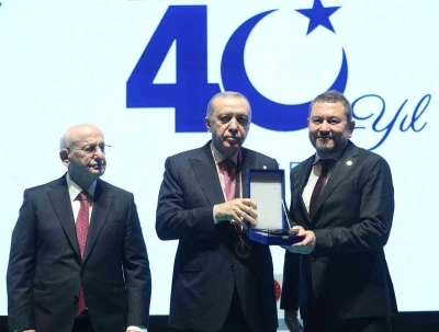 Erdoğan&rsquo;dan İzmirli iş adamı Nazım Torbaoğlu&rsquo;na anlamlı plaket