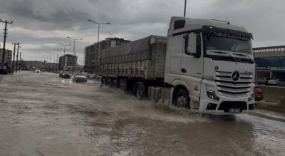 Ergani&rsquo;de Ani Sağanak Yollar G&ouml;le D&ouml;nd&uuml;